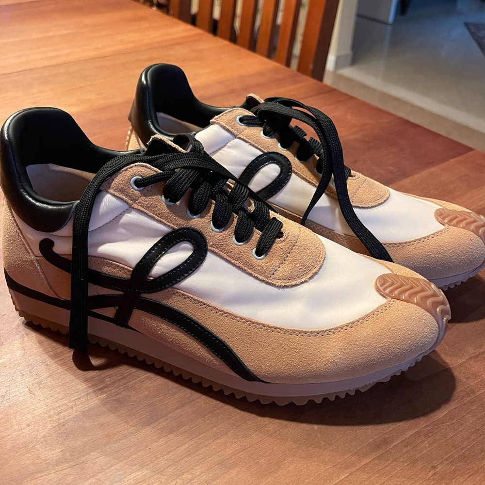 Ladies casual sneakers tan and black never worn size 41